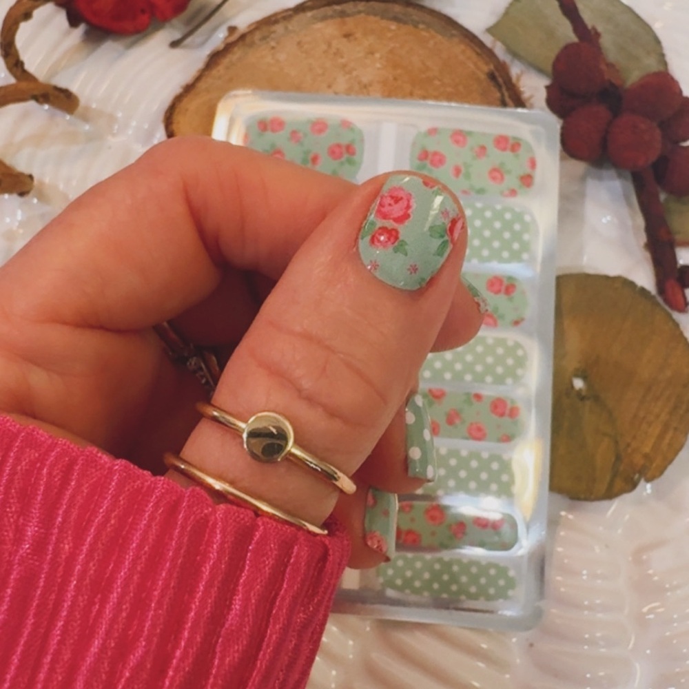 Garden Party Glam Nail Wraps